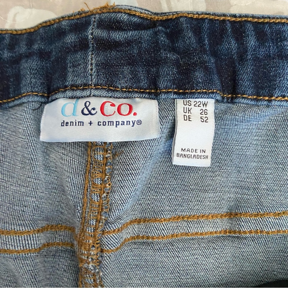 Denim & Co 2 tone Capri pants - Picture 5 of 12